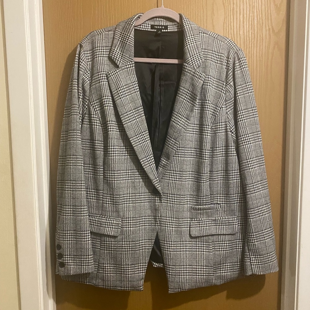 NWOT Torrid Blazer 3